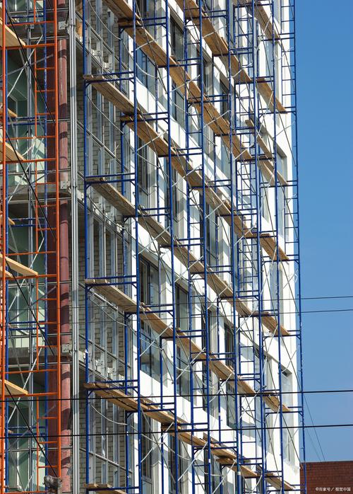 附着式升降脚手架应符合的4条规定: